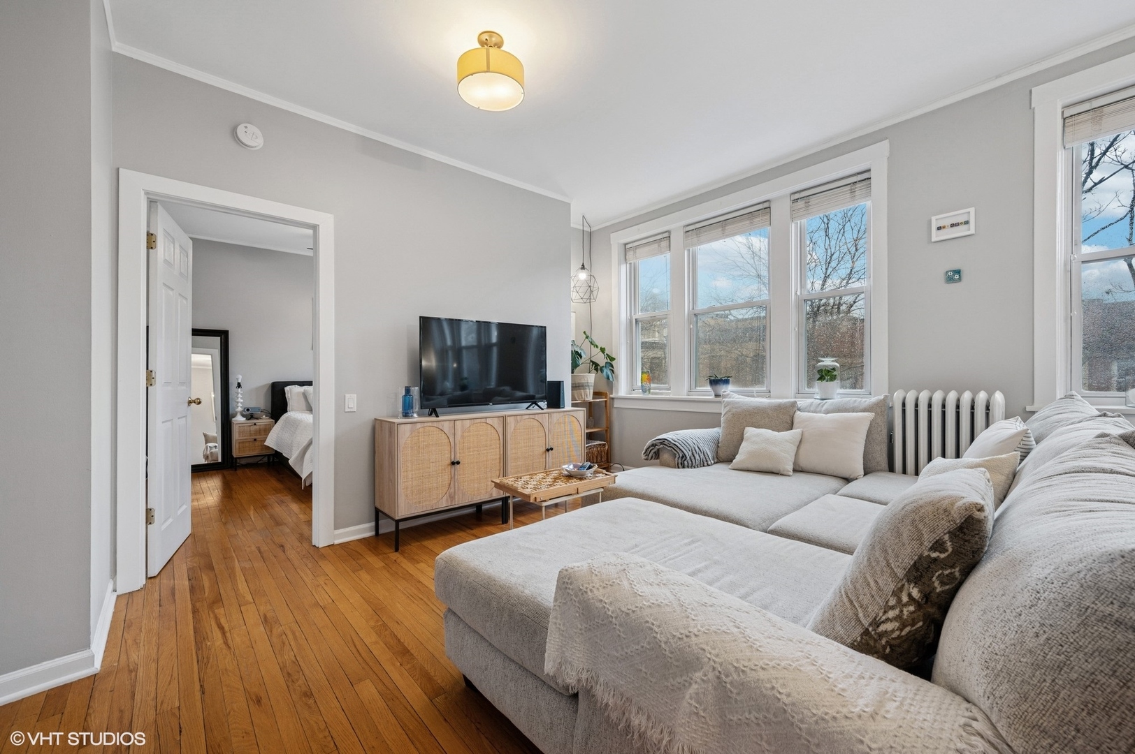 715 W BARRY Avenue Unit: 3A