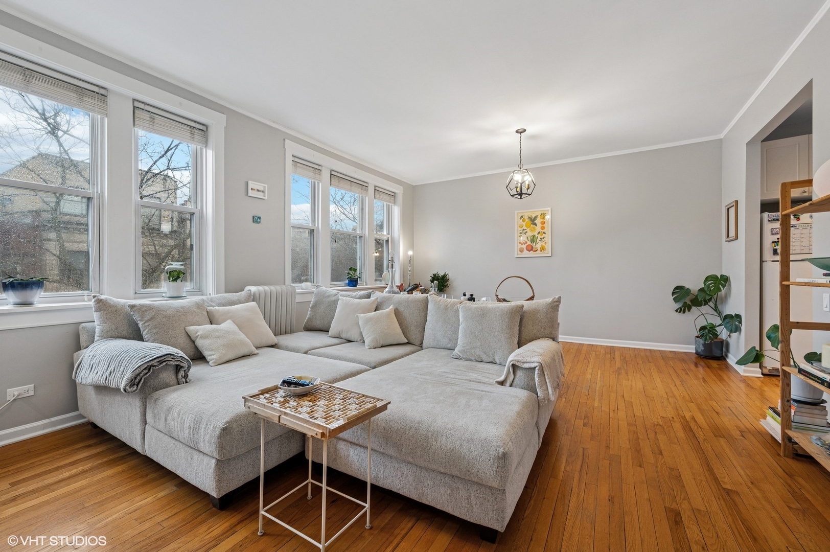 715 W BARRY Avenue Unit: 3A