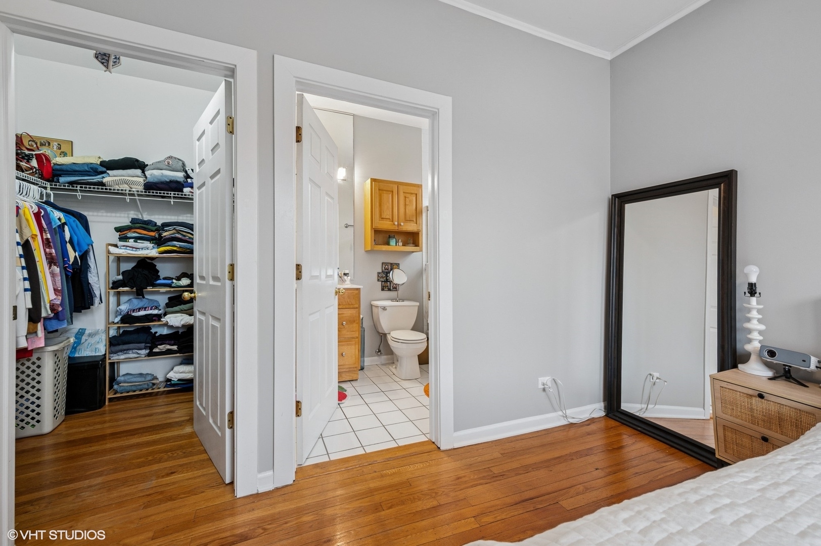 715 W BARRY Avenue Unit: 3A