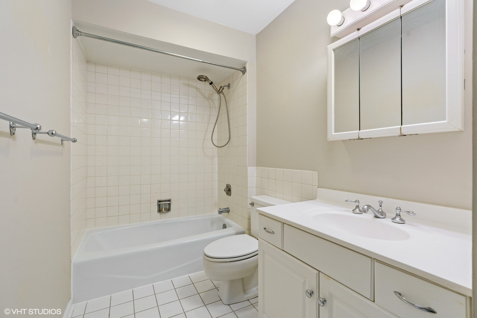 1330 N LaSalle Street Unit: 106