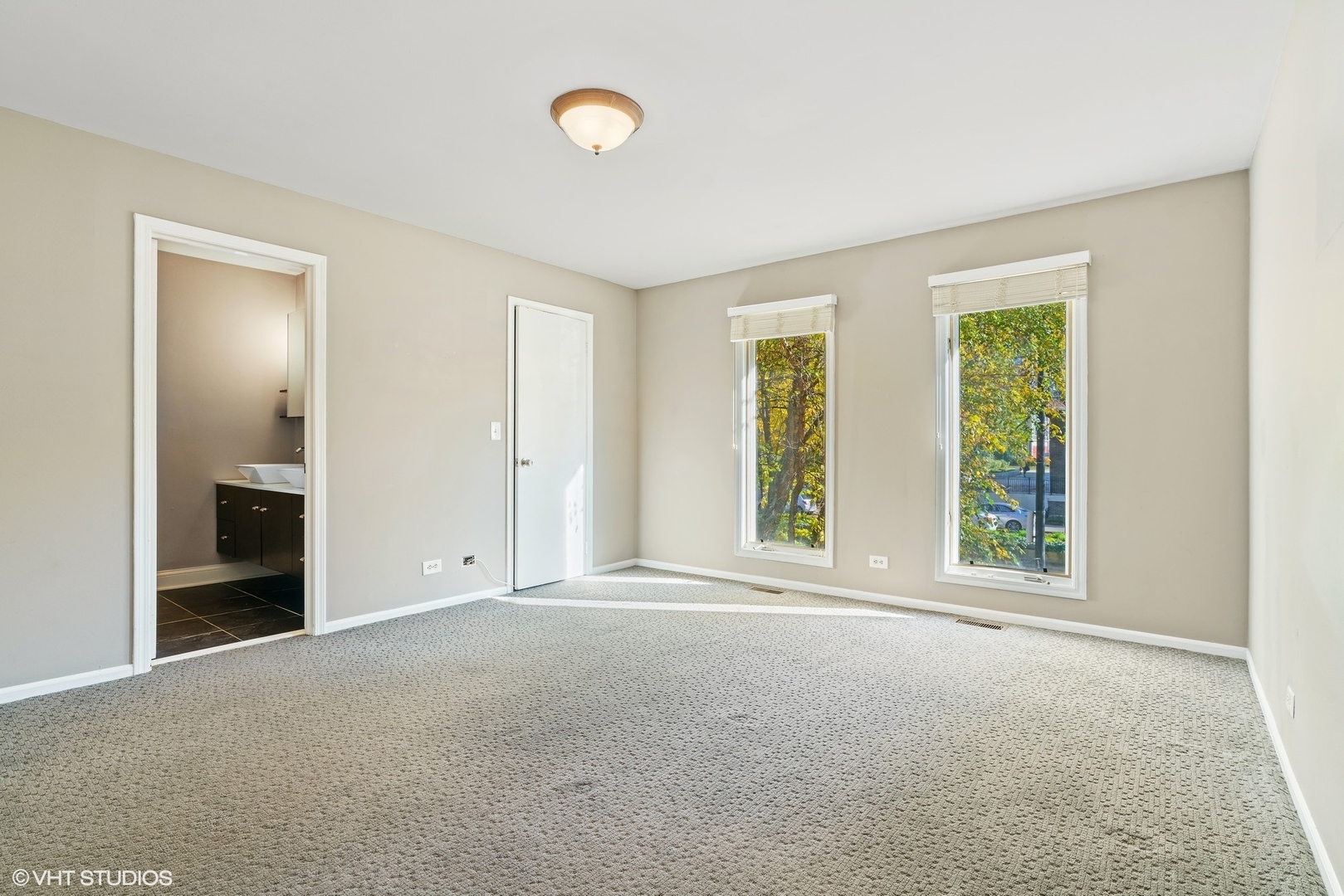 1330 N LaSalle Street Unit: 106