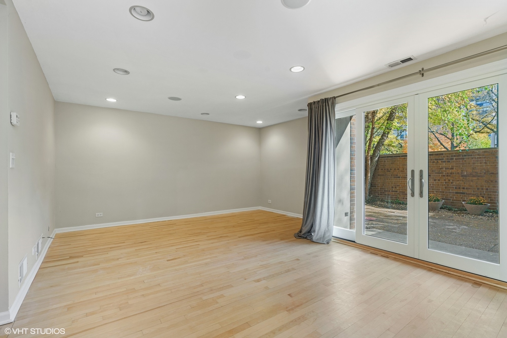 1330 N LaSalle Street Unit: 106