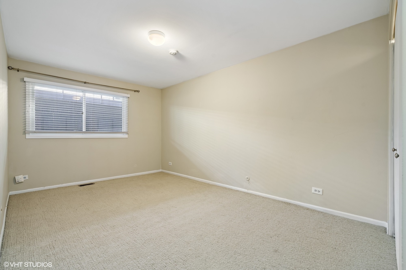 1330 N LaSalle Street Unit: 106