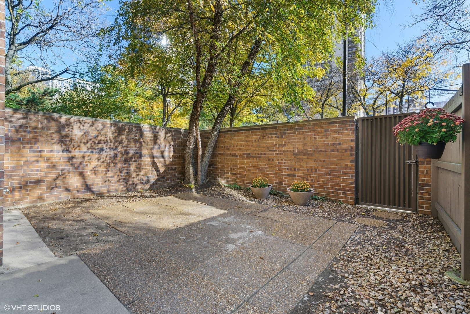 1330 N LaSalle Street Unit: 106