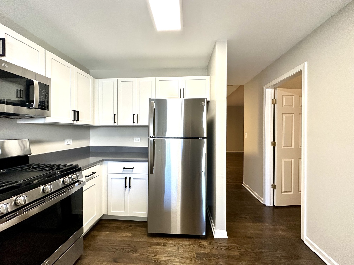 2217 N Clifton Avenue Unit: 2E