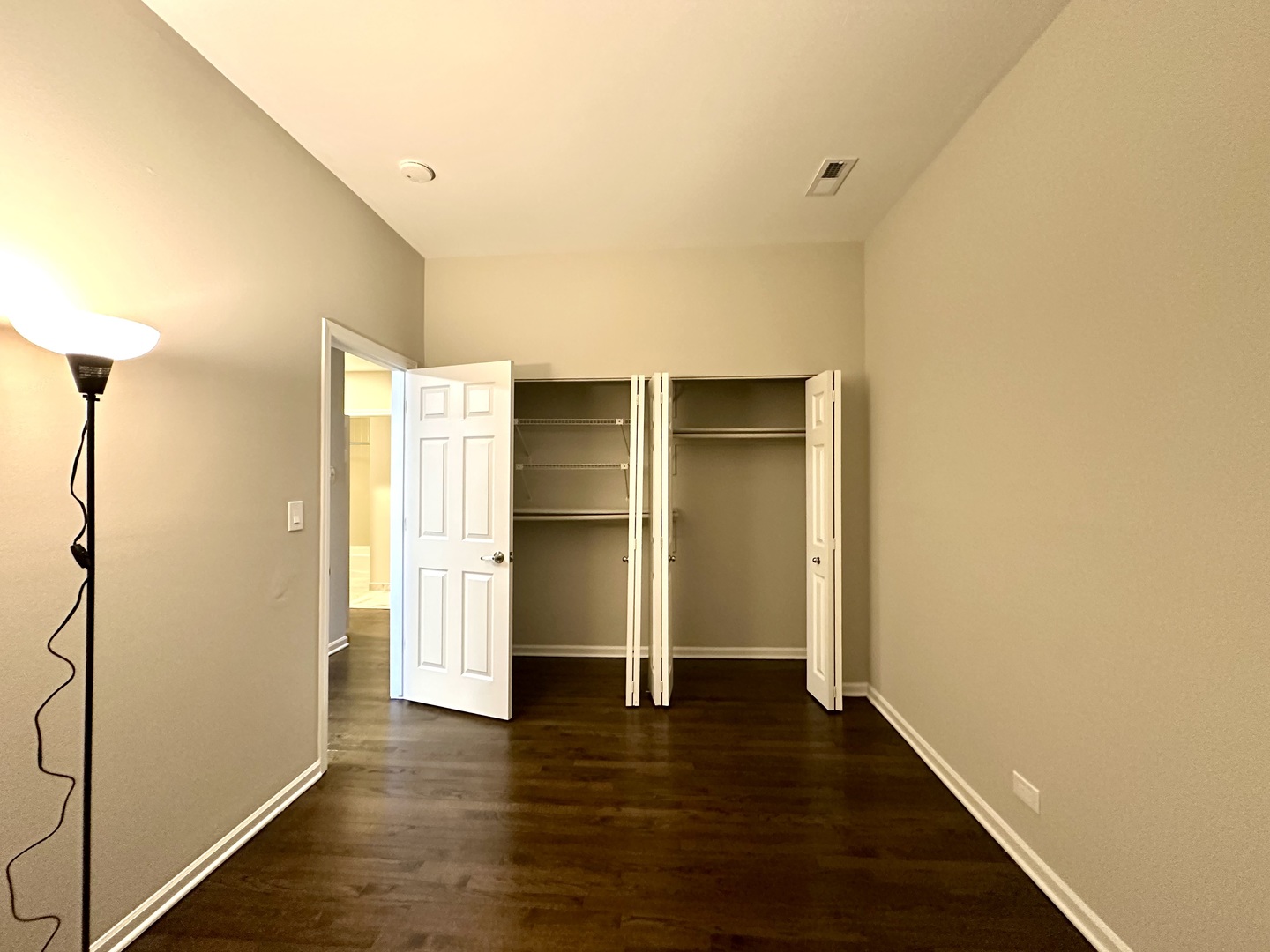 2217 N Clifton Avenue Unit: 2E