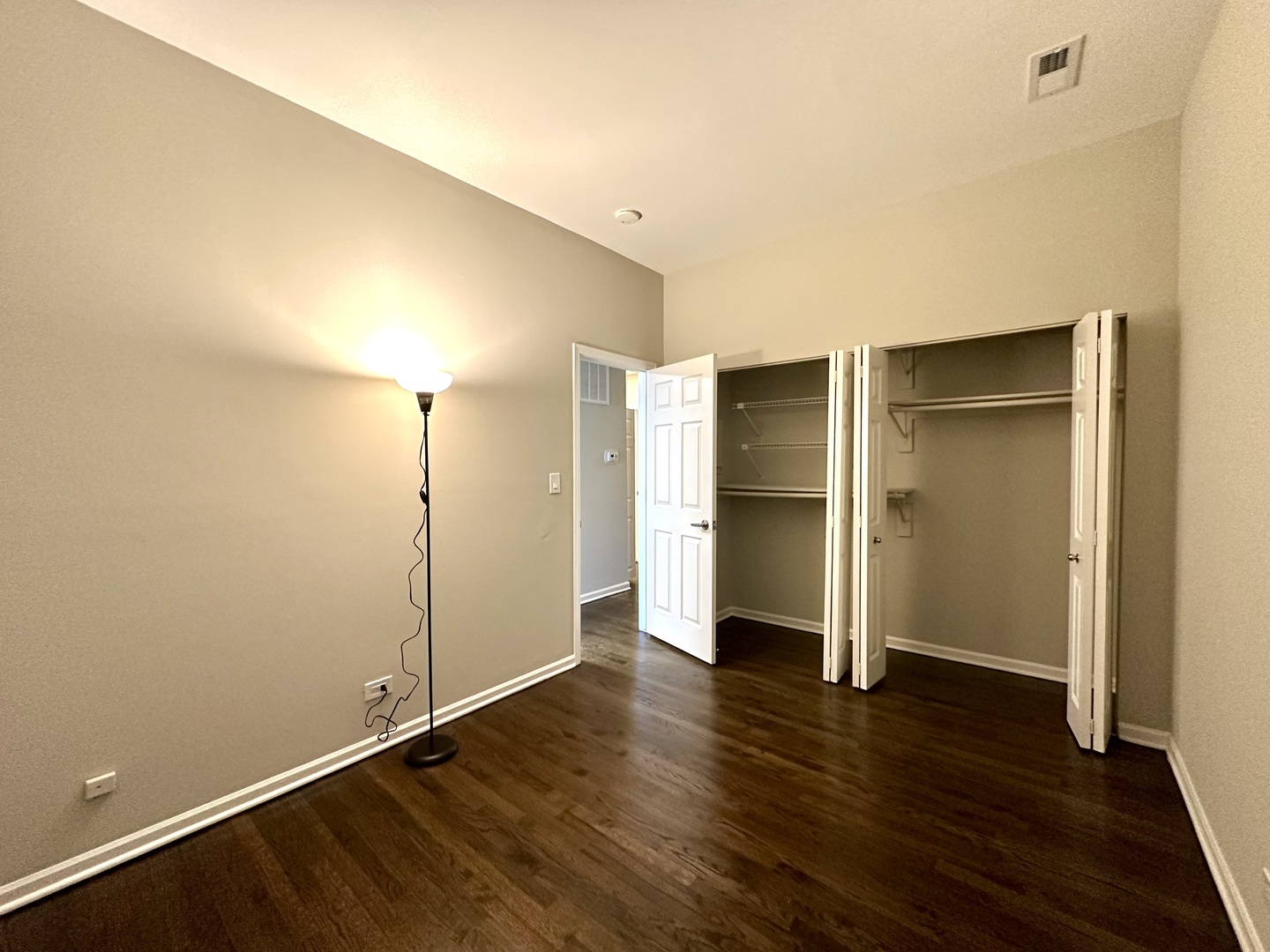 2217 N Clifton Avenue Unit: 2E