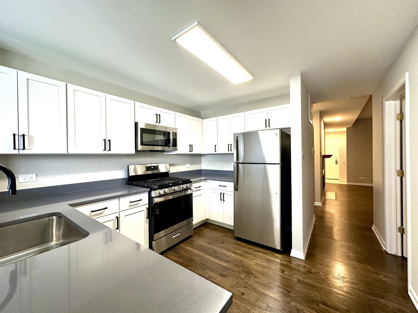 2217 N Clifton Avenue Unit: 2E