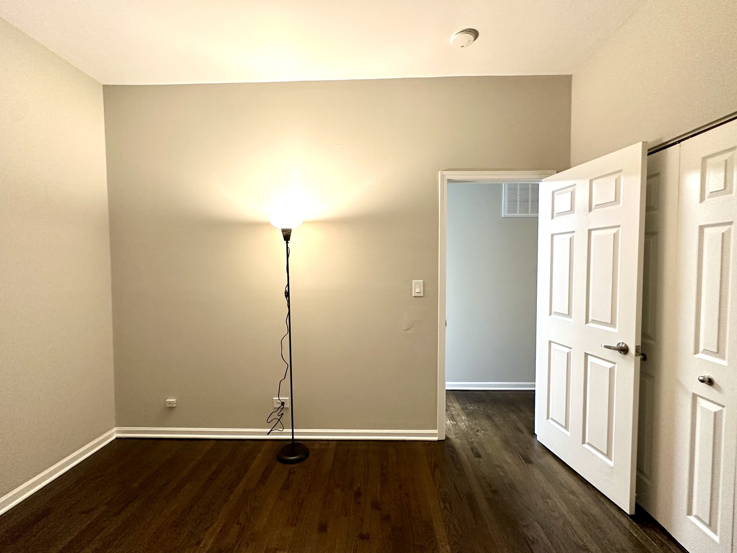 2217 N Clifton Avenue Unit: 2E