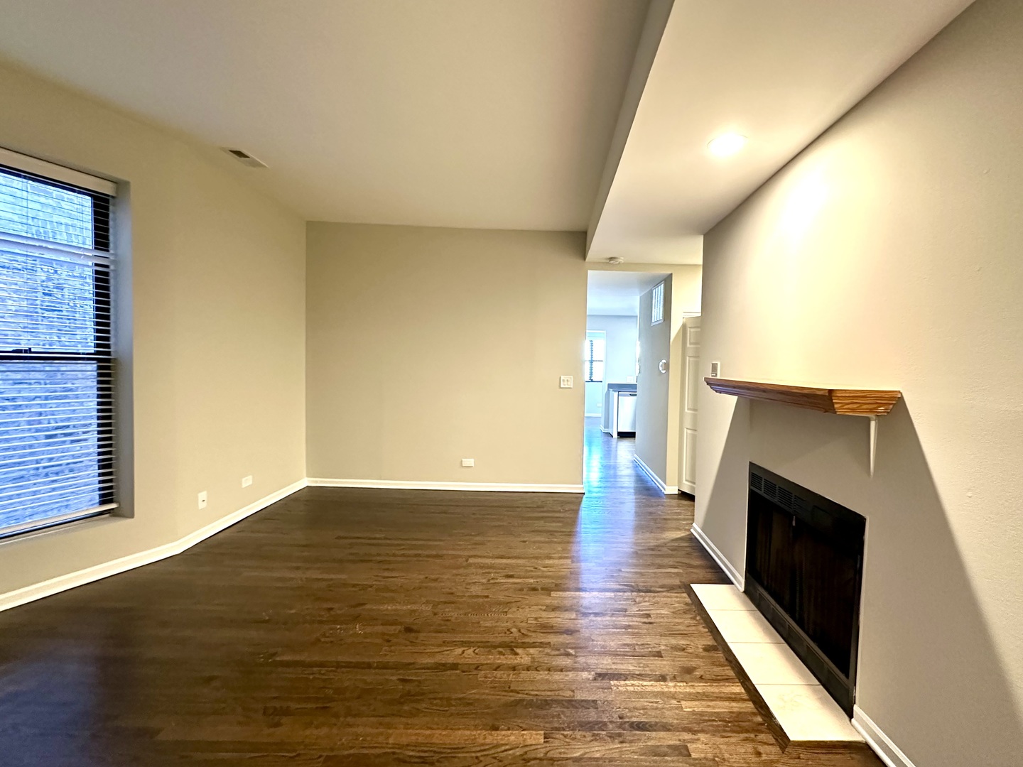 2217 N Clifton Avenue Unit: 2E