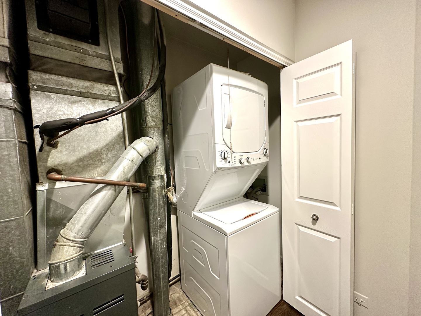 2217 N Clifton Avenue Unit: 2E