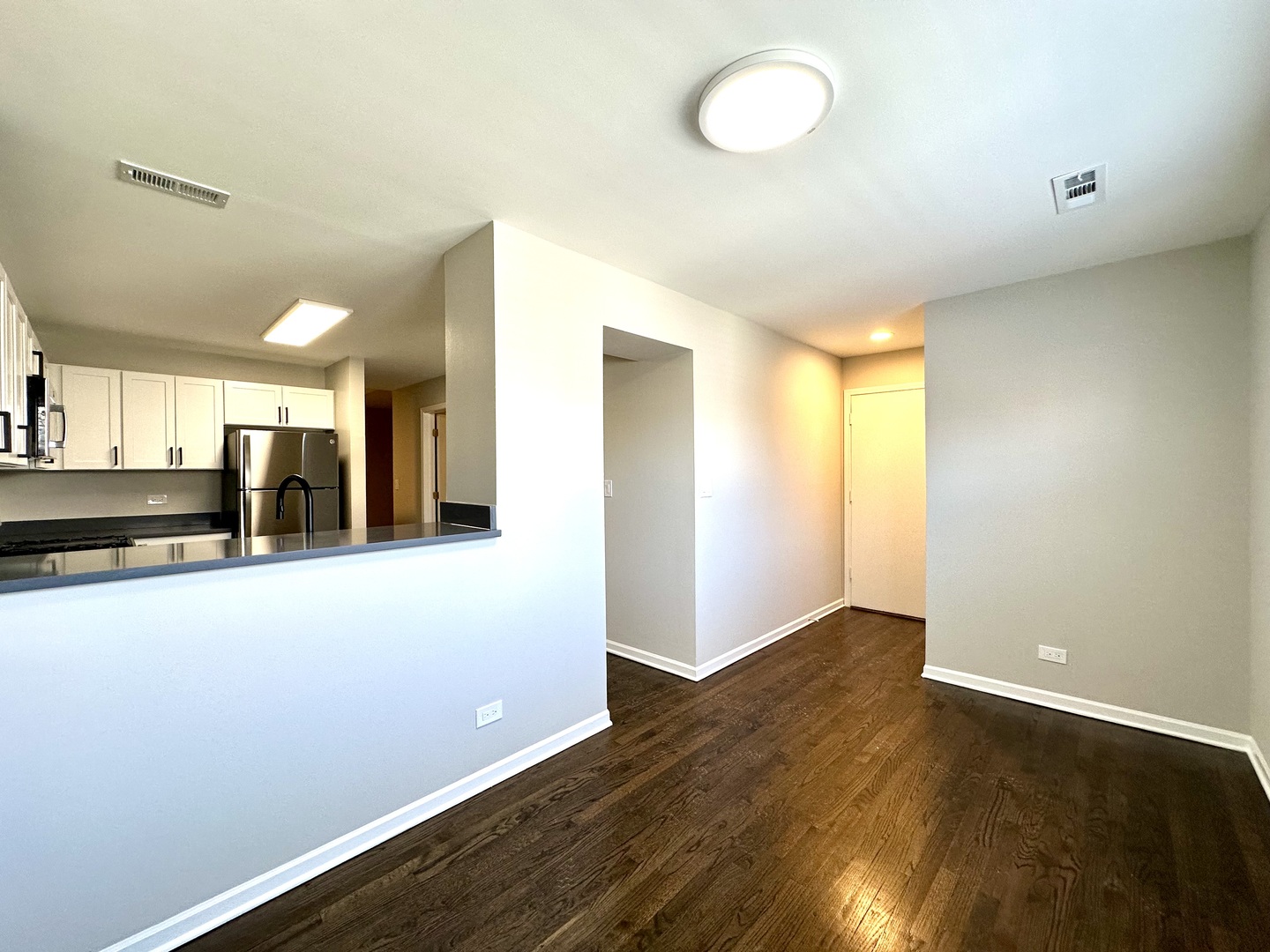 2217 N Clifton Avenue Unit: 2E