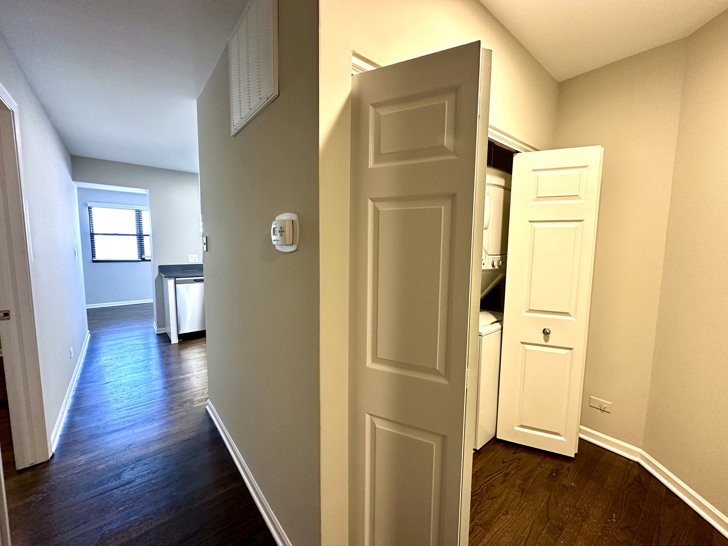 2217 N Clifton Avenue Unit: 2E