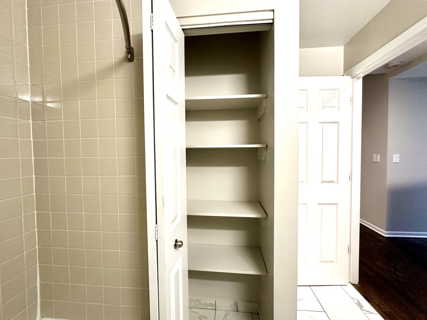 2217 N Clifton Avenue Unit: 2E