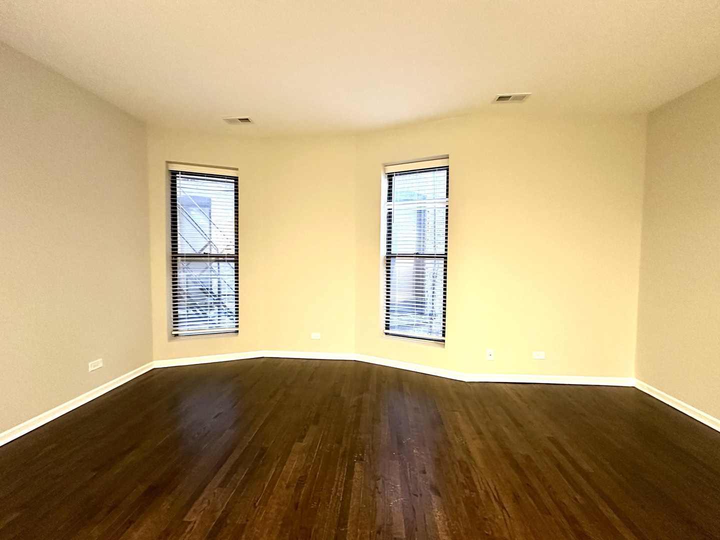 2217 N Clifton Avenue Unit: 2E