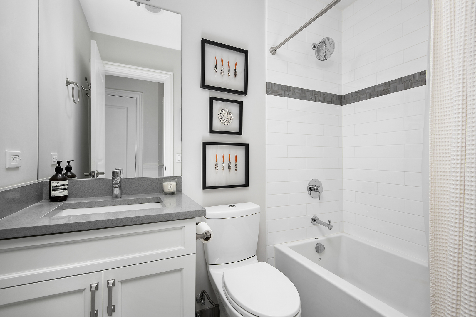 2040 N Racine Avenue Unit: 2