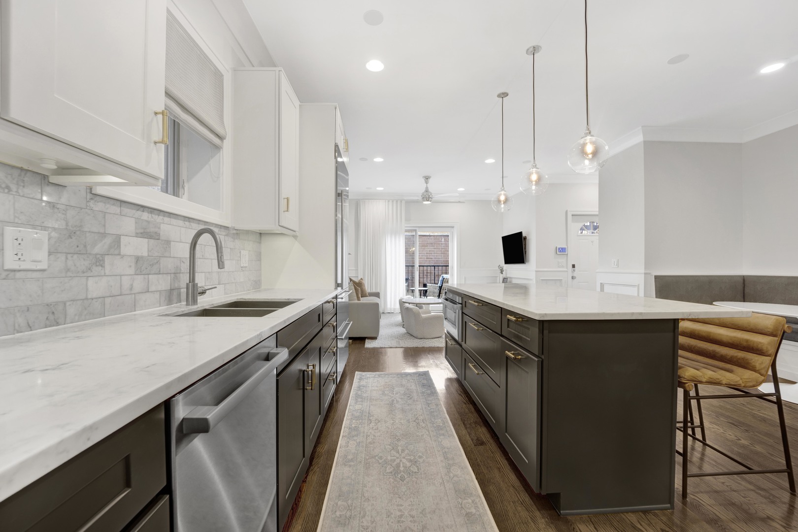 3324 N Damen Avenue Unit: 1S