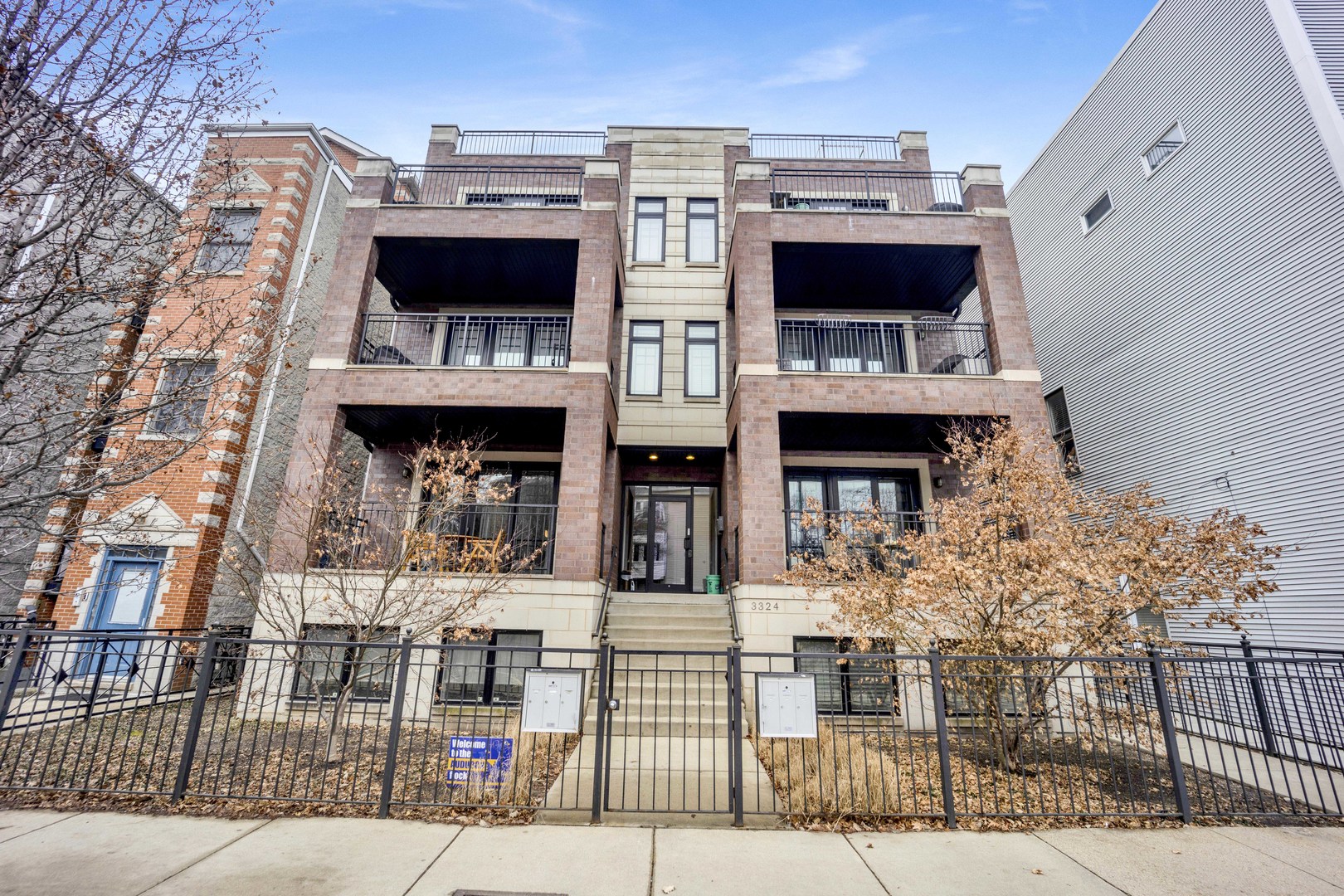 3324 N Damen Avenue Unit: 1S