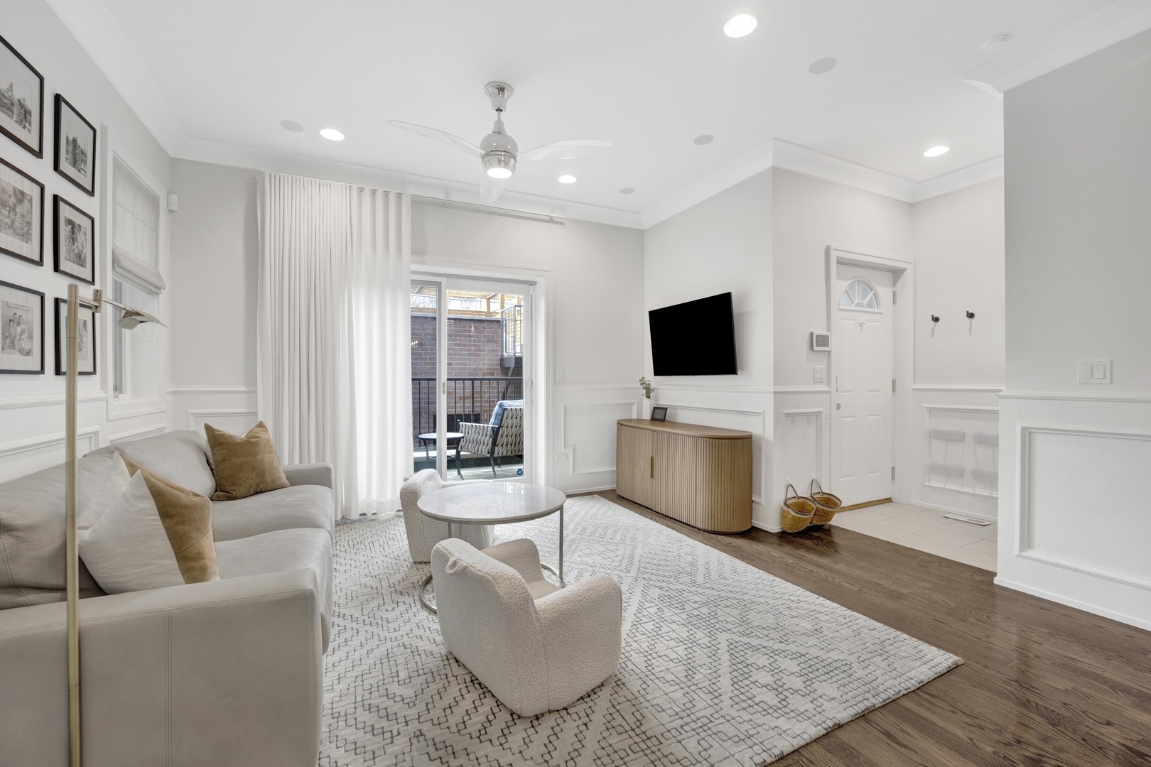 3324 N Damen Avenue Unit: 1S