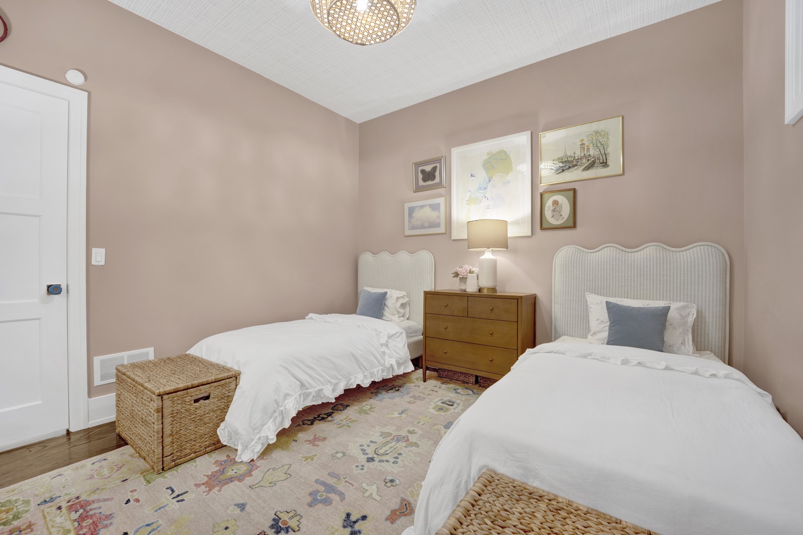 3324 N Damen Avenue Unit: 1S