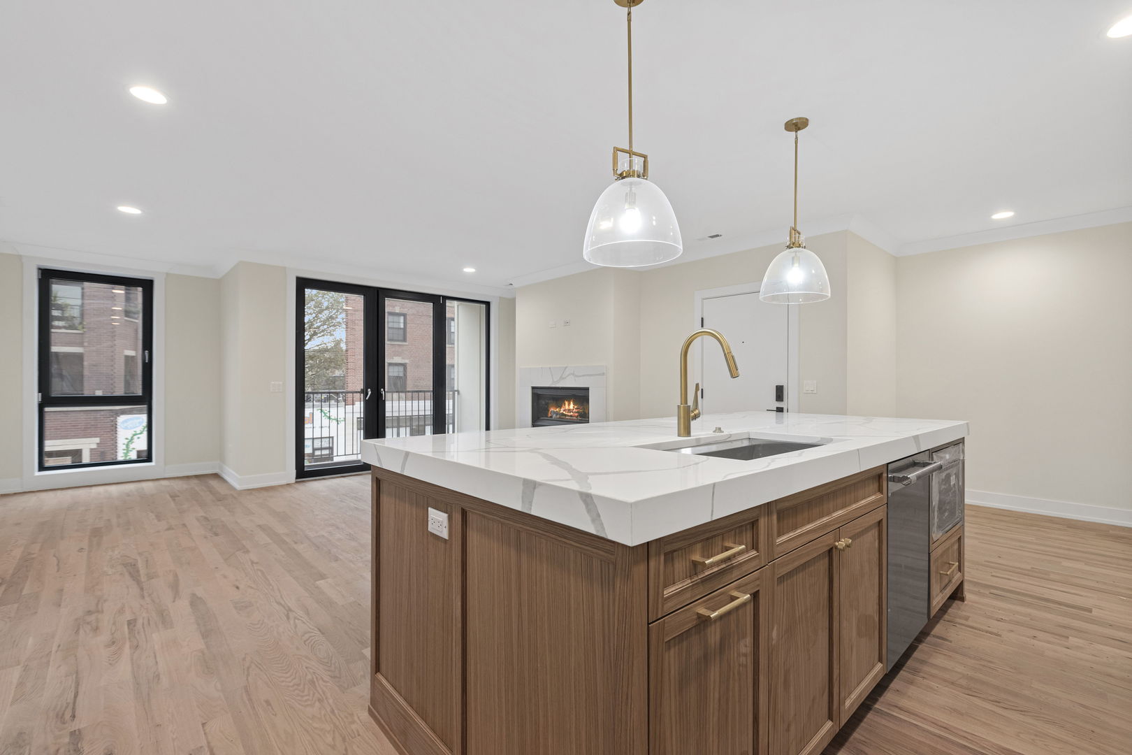 5019 N Lincoln Avenue Unit: 1S