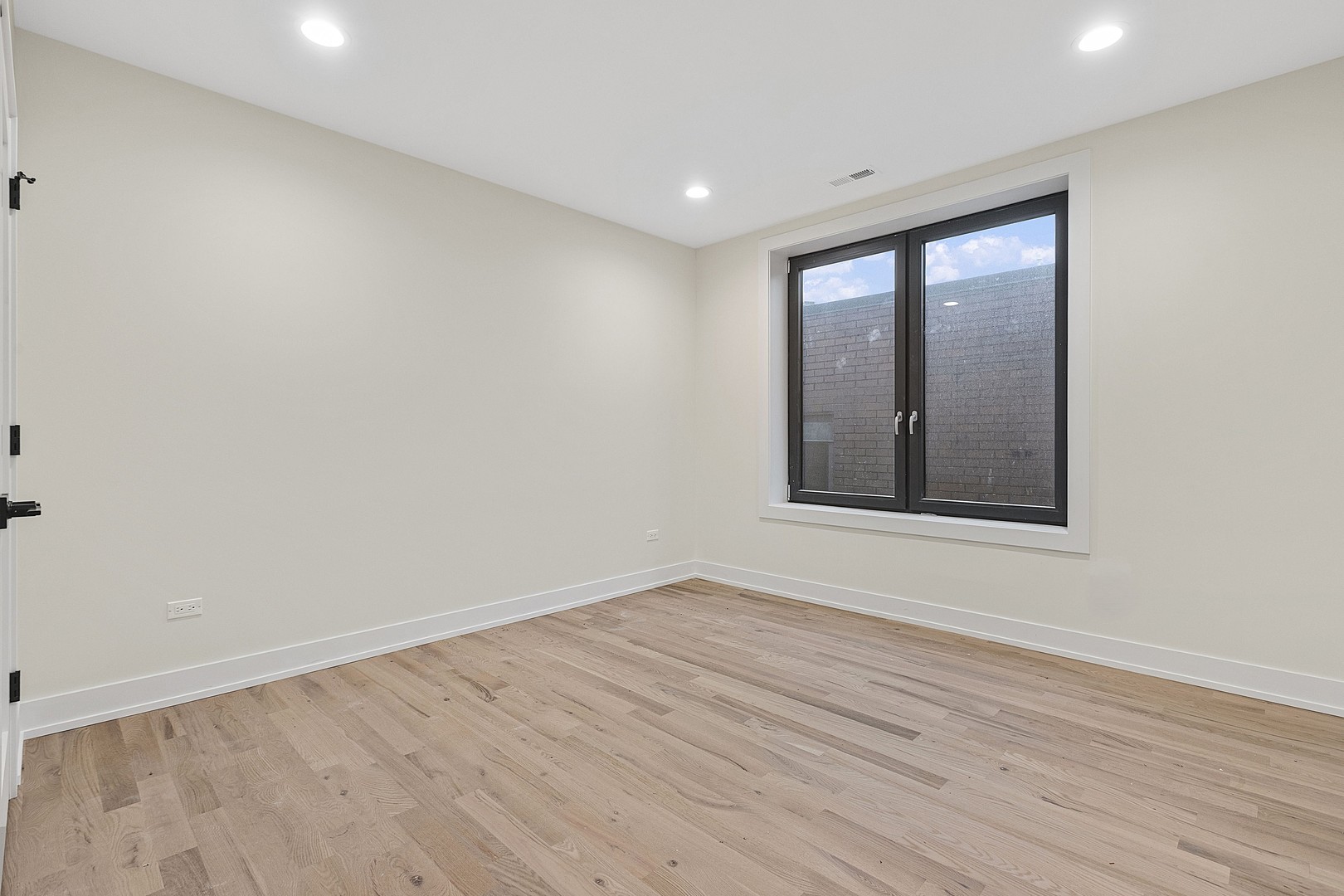 5019 N Lincoln Avenue Unit: 1S