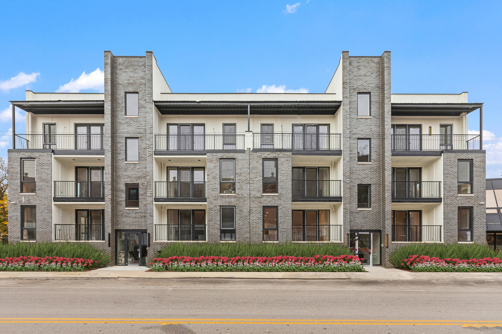 5019 N Lincoln Avenue Unit: 1S