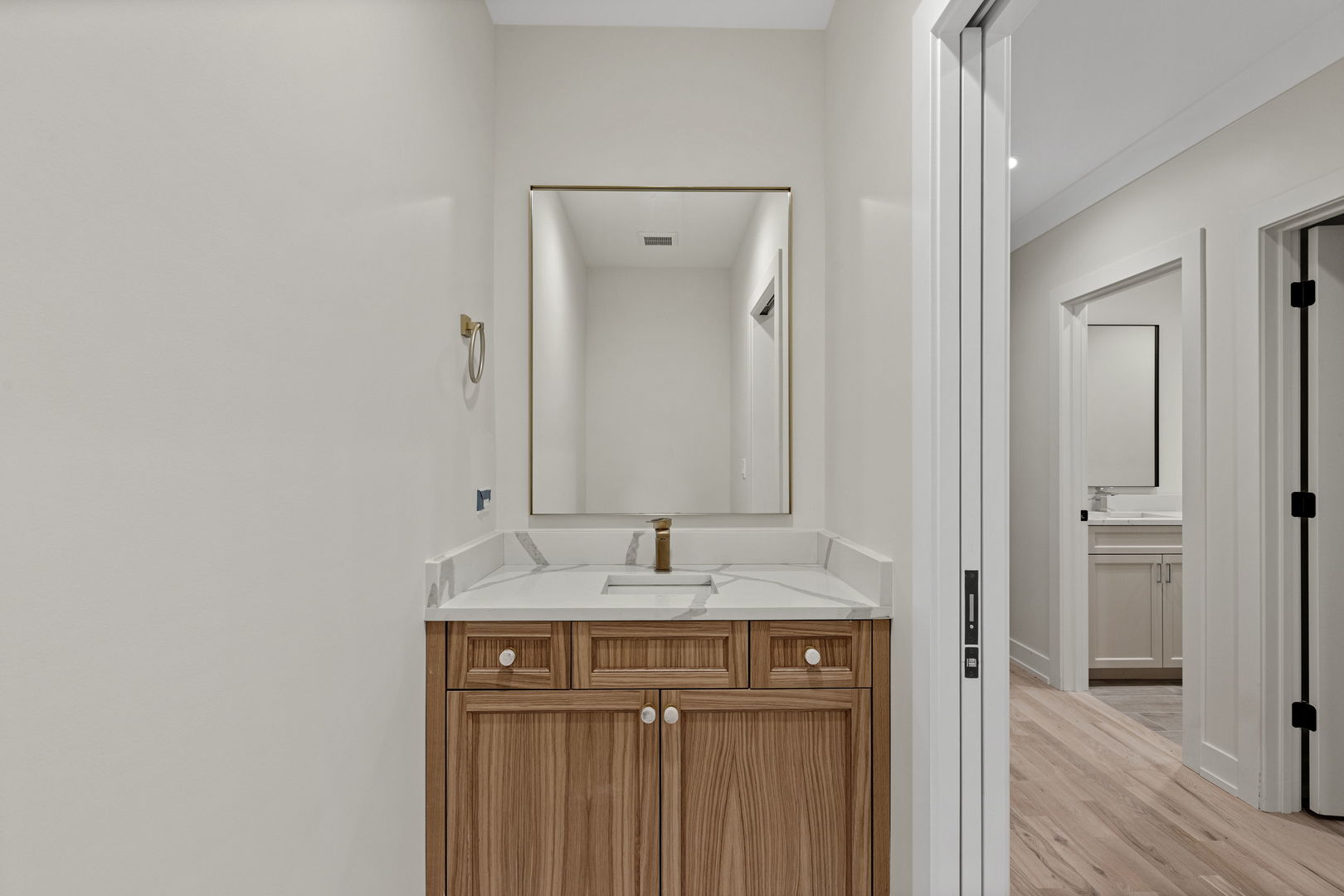 5019 N Lincoln Avenue Unit: 1S