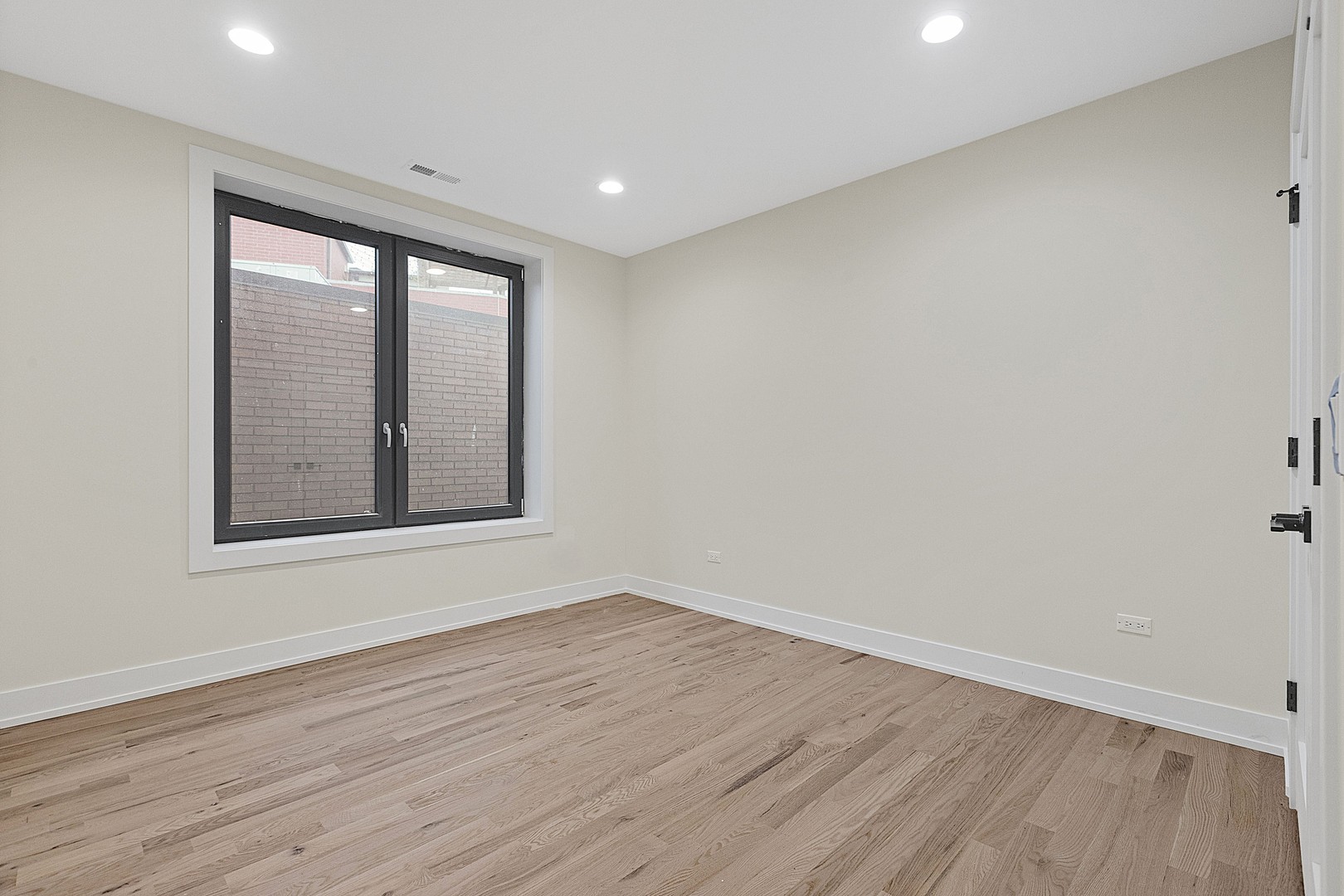 5019 N Lincoln Avenue Unit: 1S