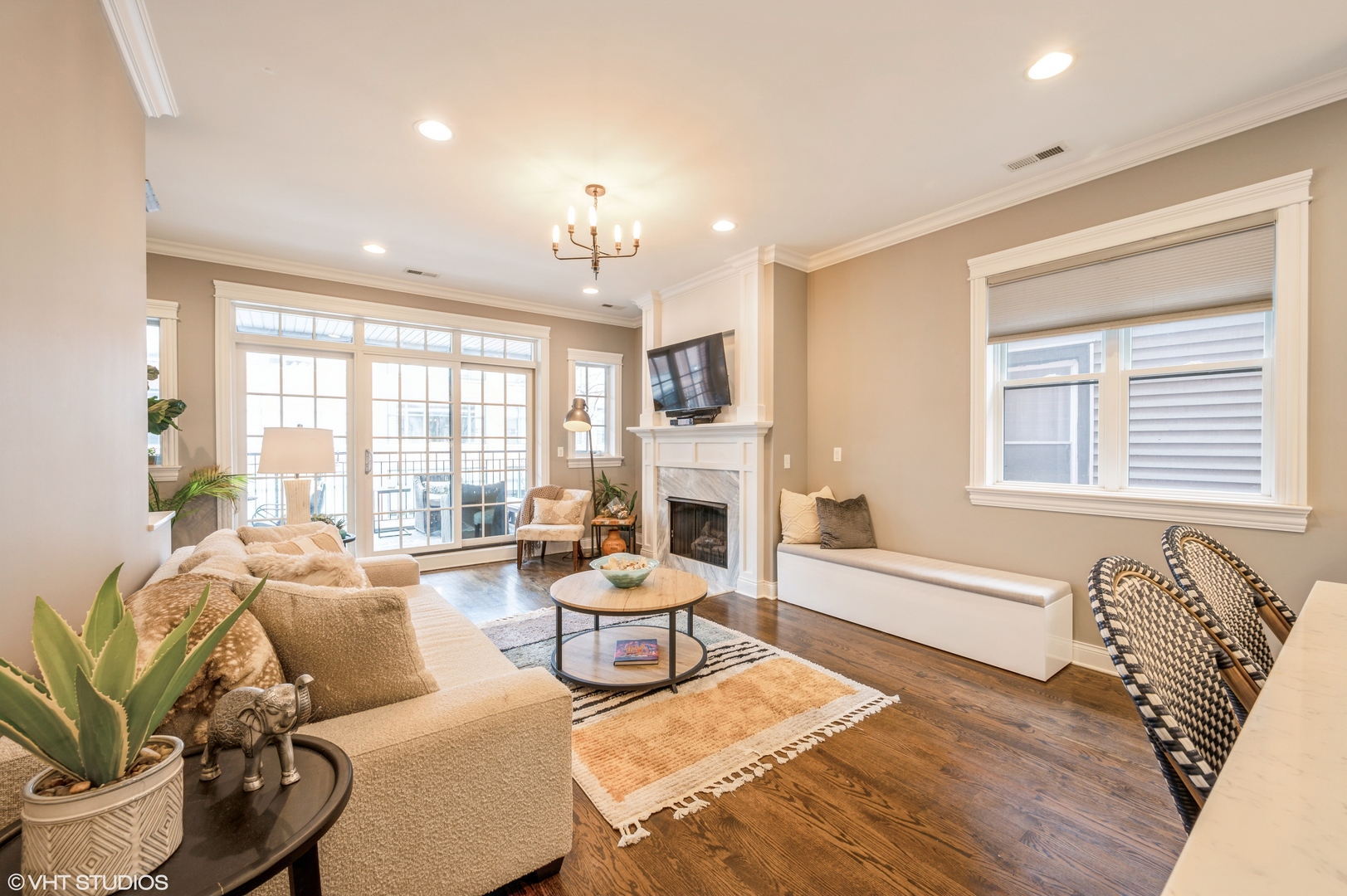 2621 N Southport Avenue Unit: 2