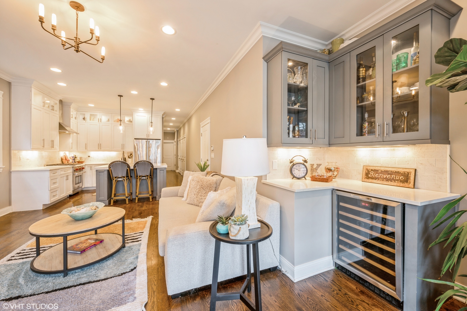 2621 N Southport Avenue Unit: 2