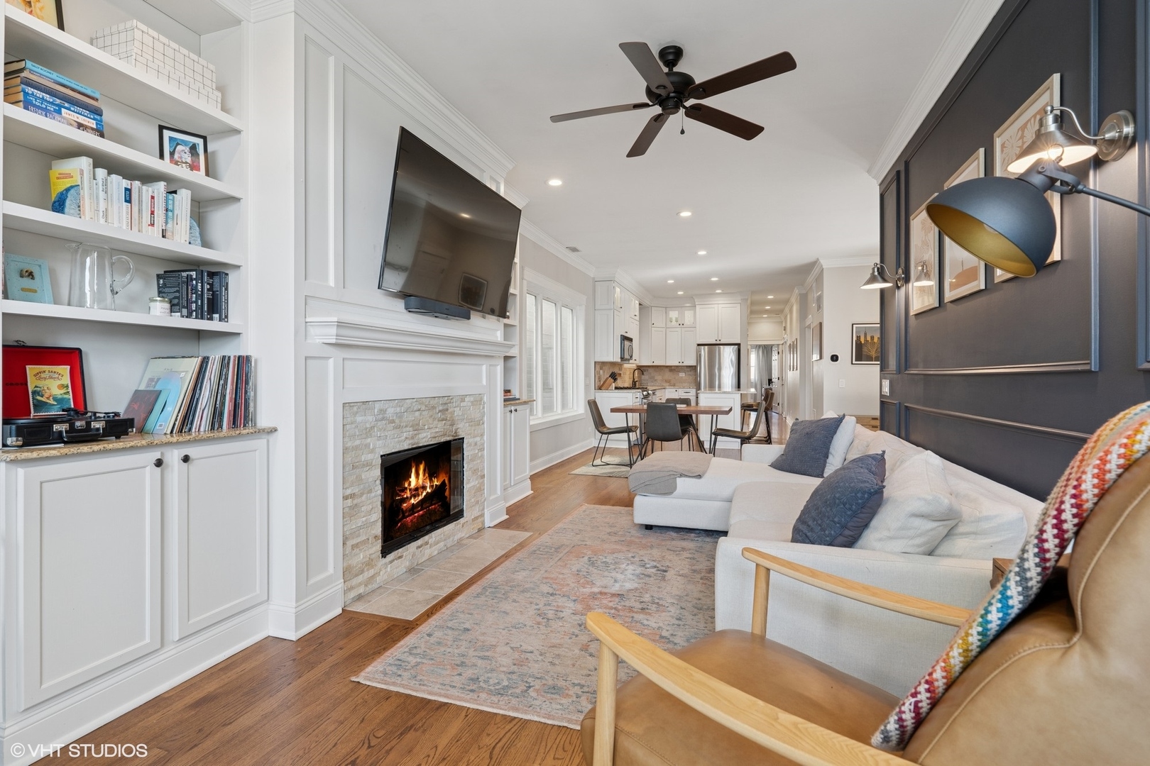 2555 N Southport Avenue Unit: 4