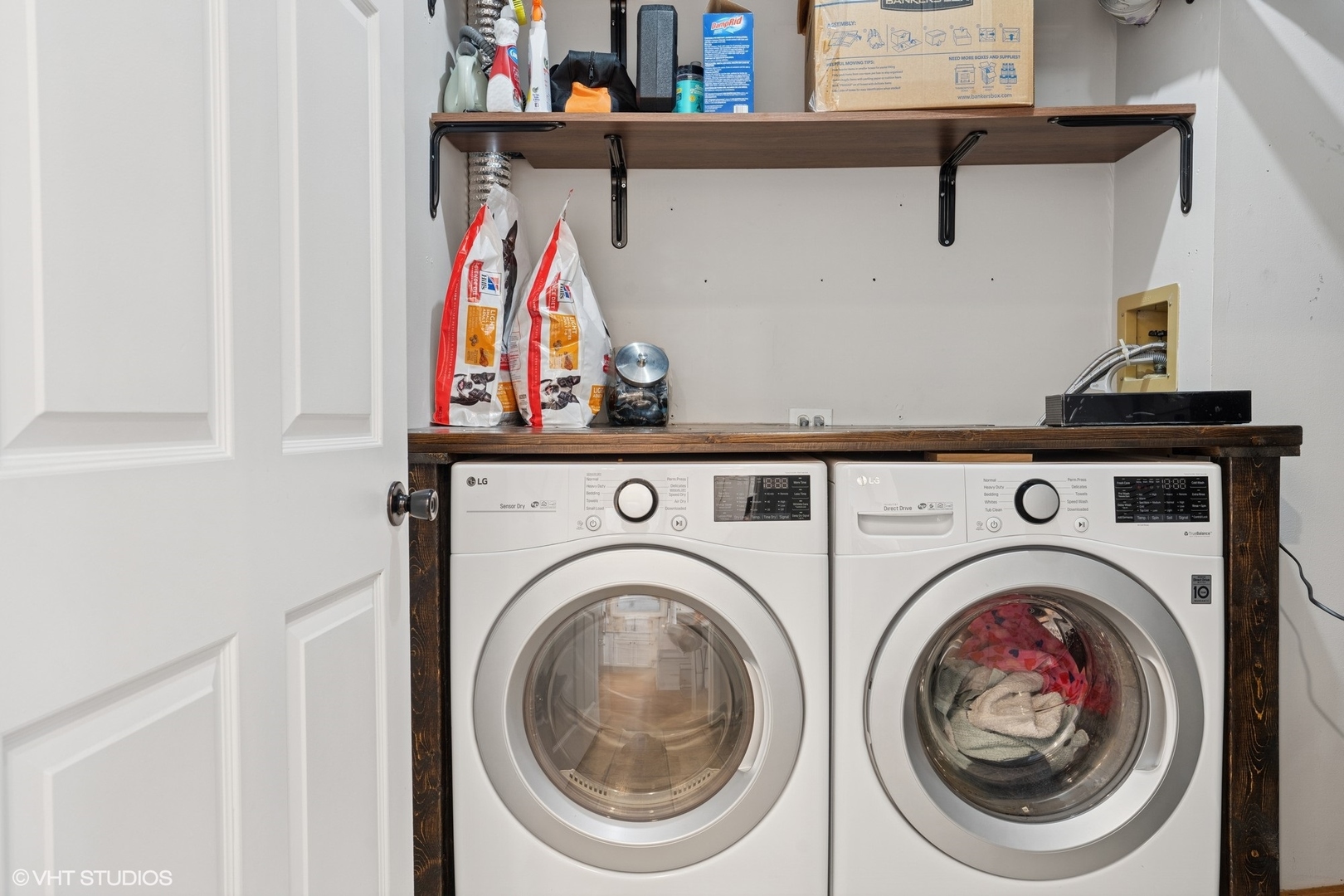 2555 N Southport Avenue Unit: 4