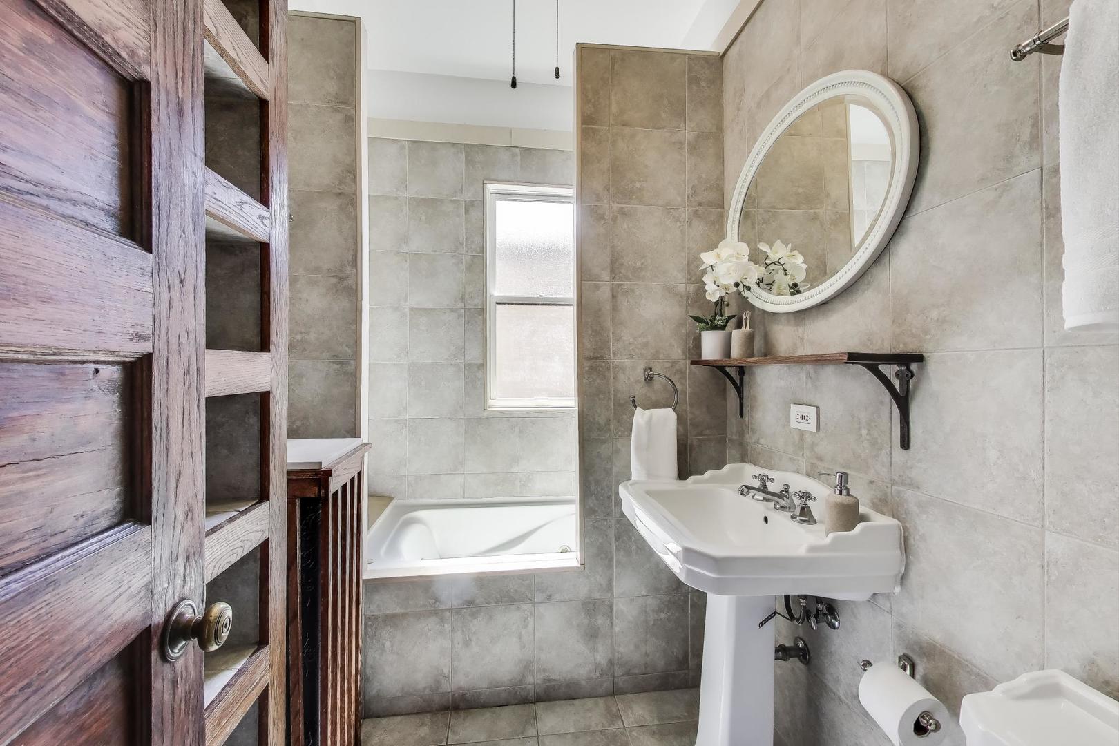 5429 S DREXEL Avenue