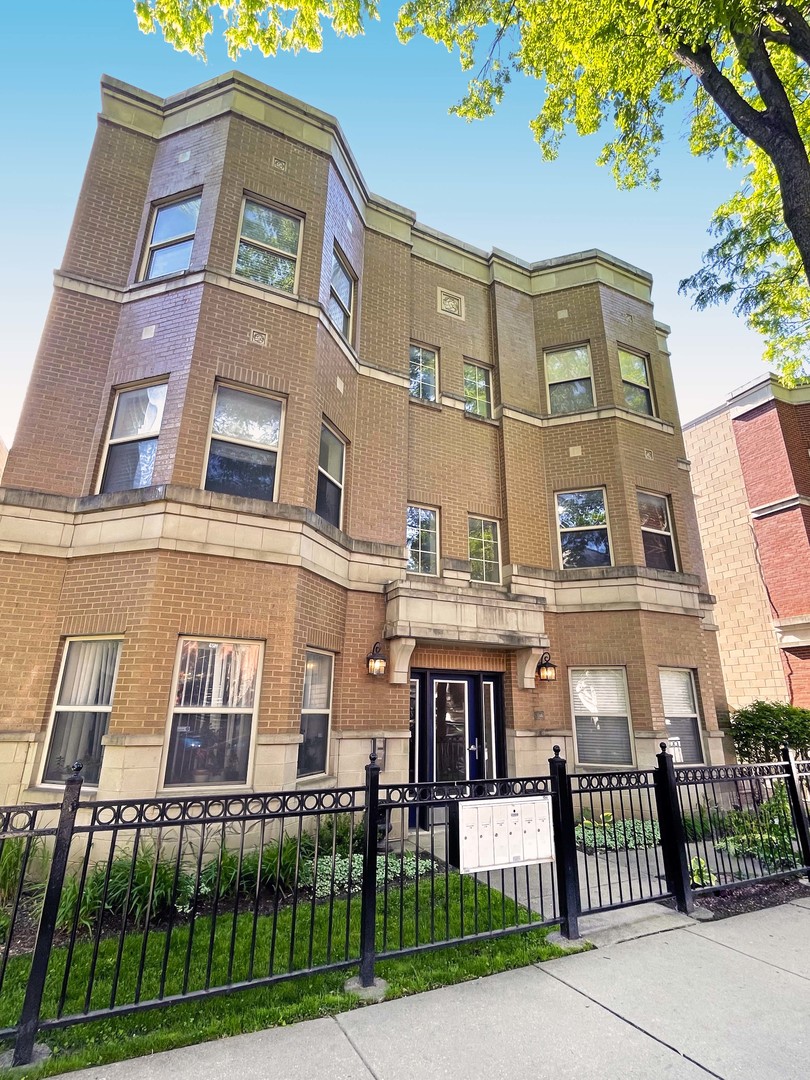 1022 S RACINE Avenue Unit: 302