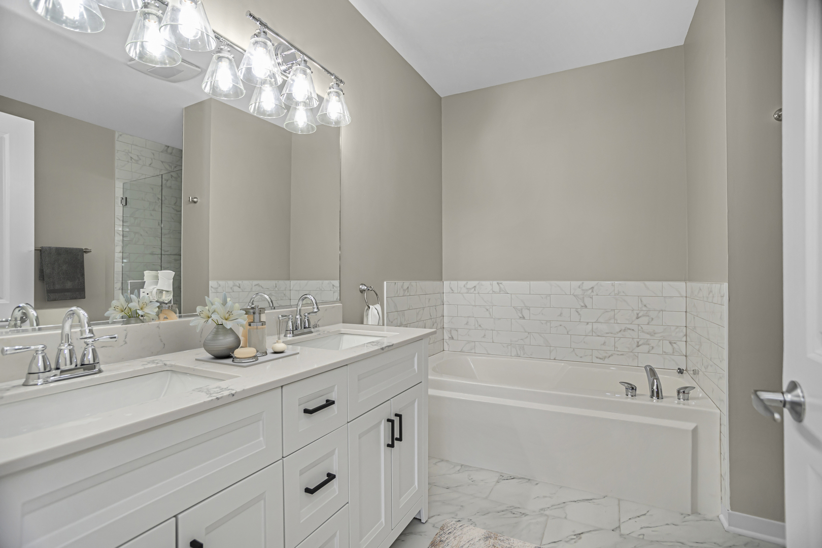 1022 S RACINE Avenue Unit: 302