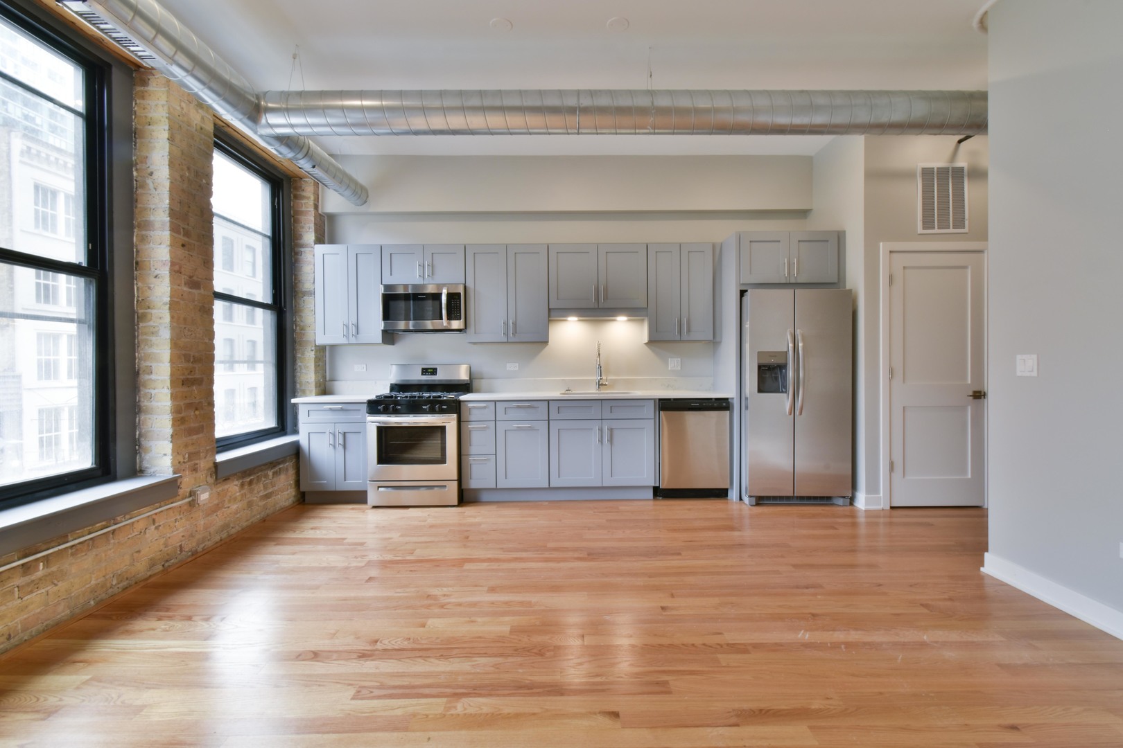 25 W Hubbard Street Unit: 303