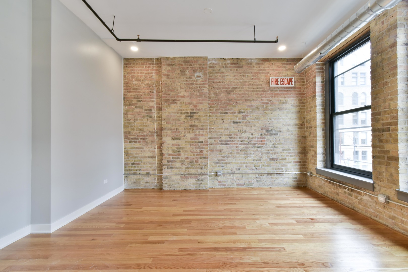 25 W Hubbard Street Unit: 303