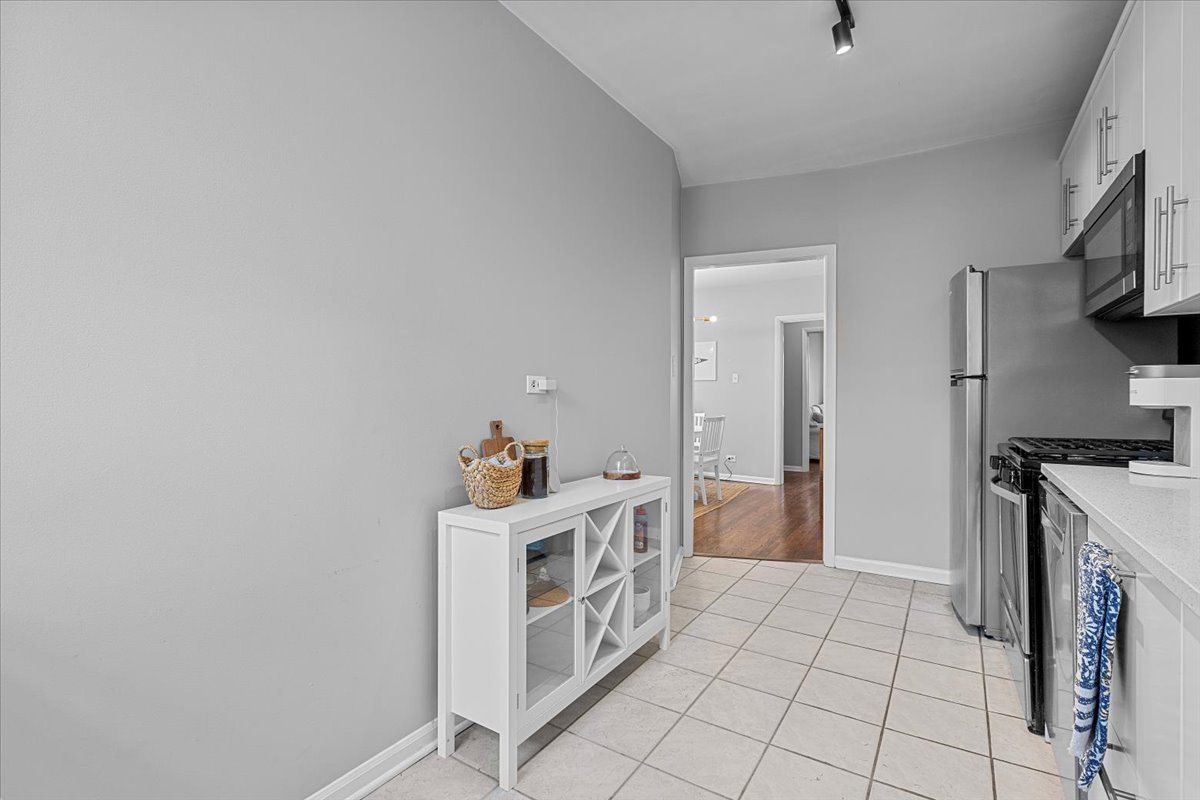 2234 N BISSELL Street Unit: 3N