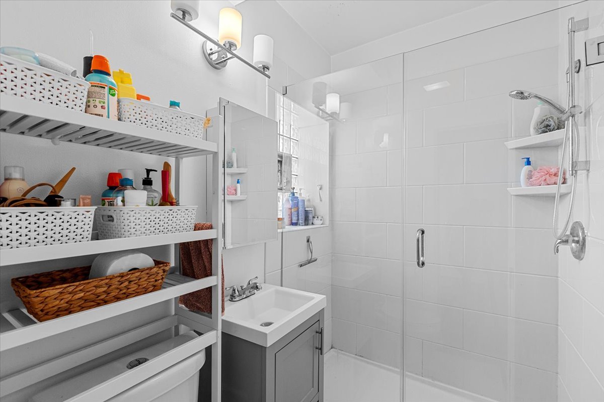 2234 N BISSELL Street Unit: 3N