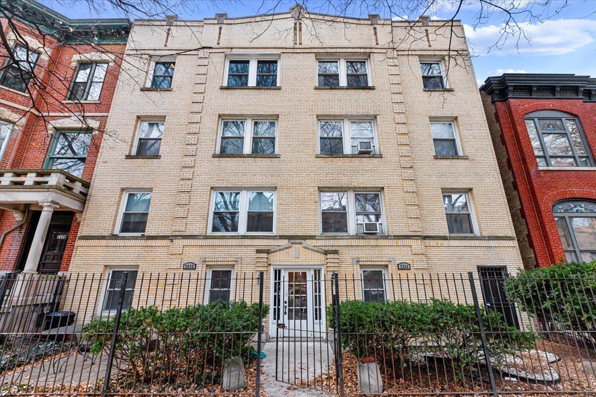 2234 N BISSELL Street Unit: 3N
