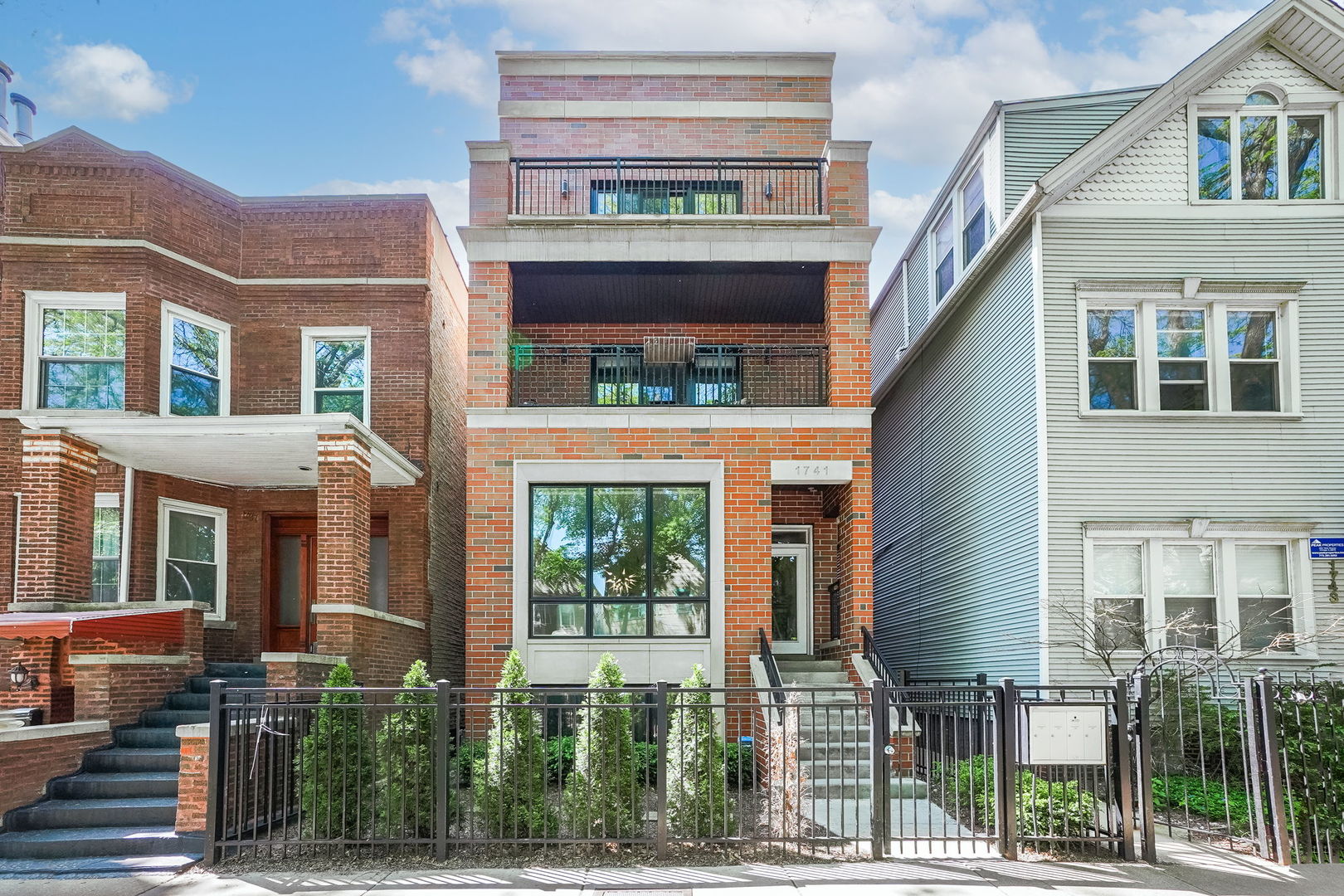 1741 W Roscoe Street Unit: 1