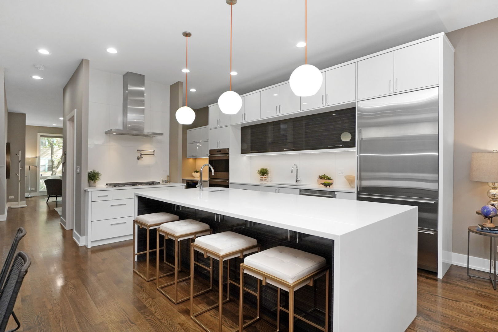 1741 W Roscoe Street Unit: 1