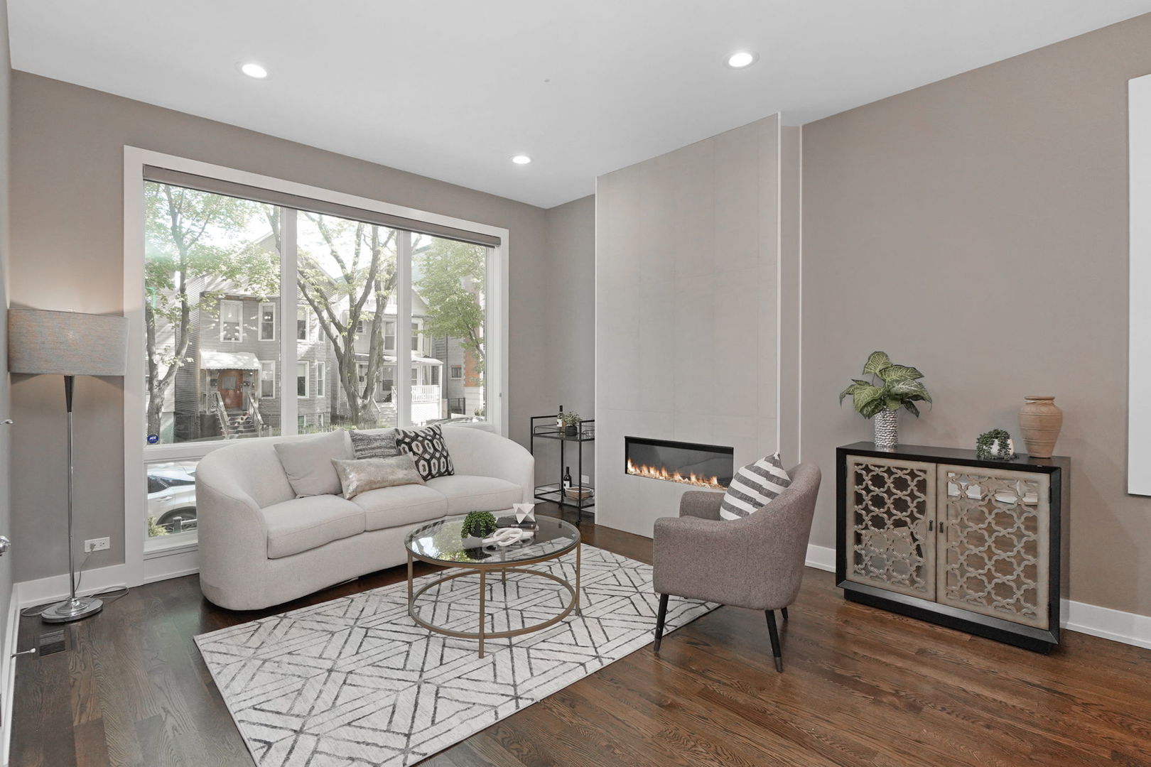 1741 W Roscoe Street Unit: 1