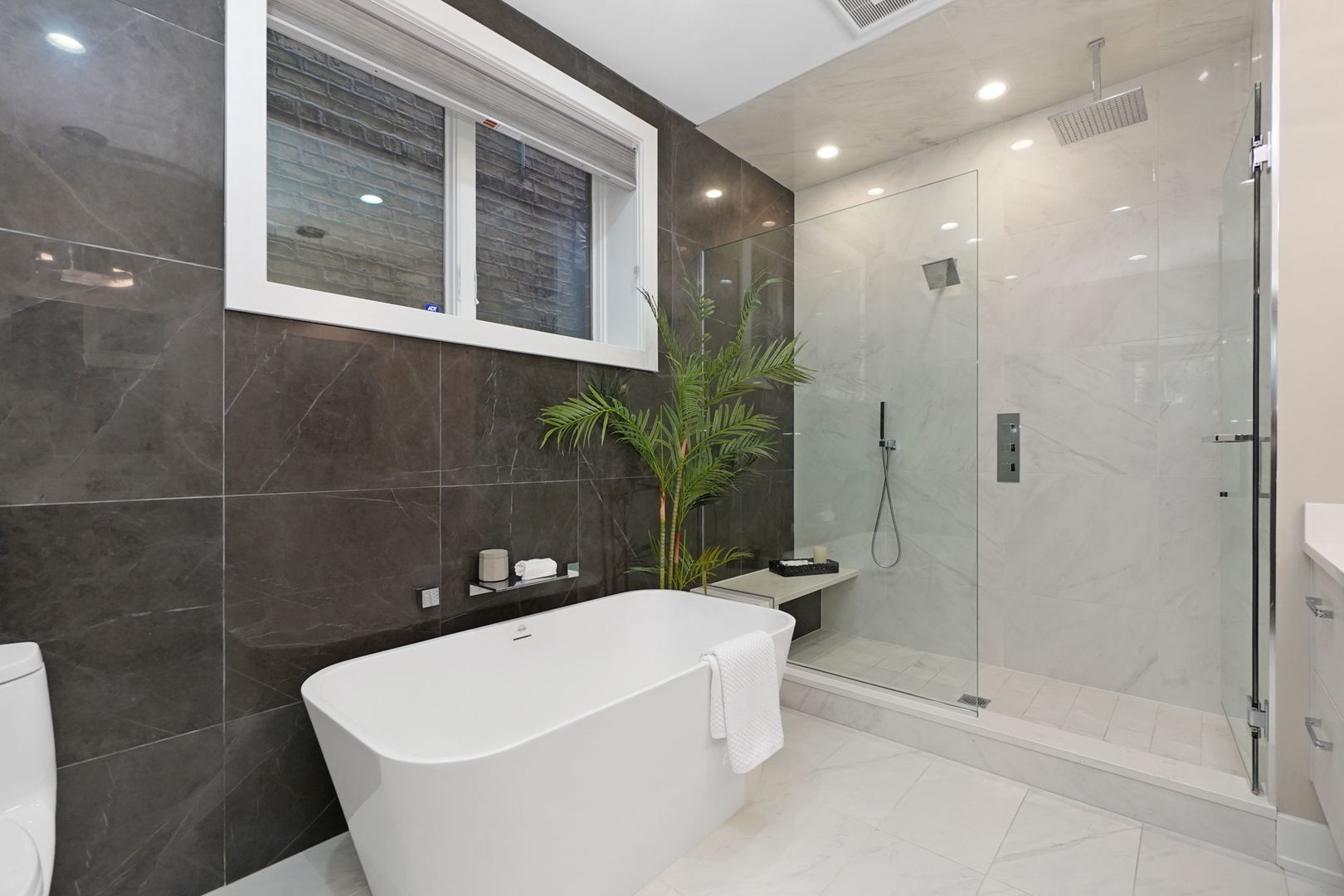 1741 W Roscoe Street Unit: 1