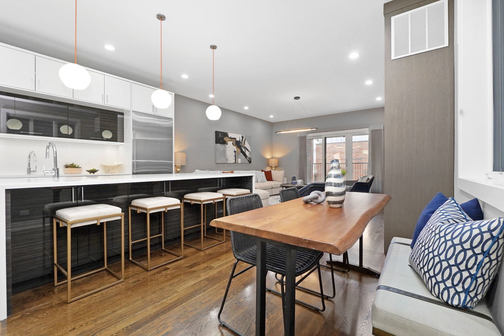 1741 W Roscoe Street Unit: 1