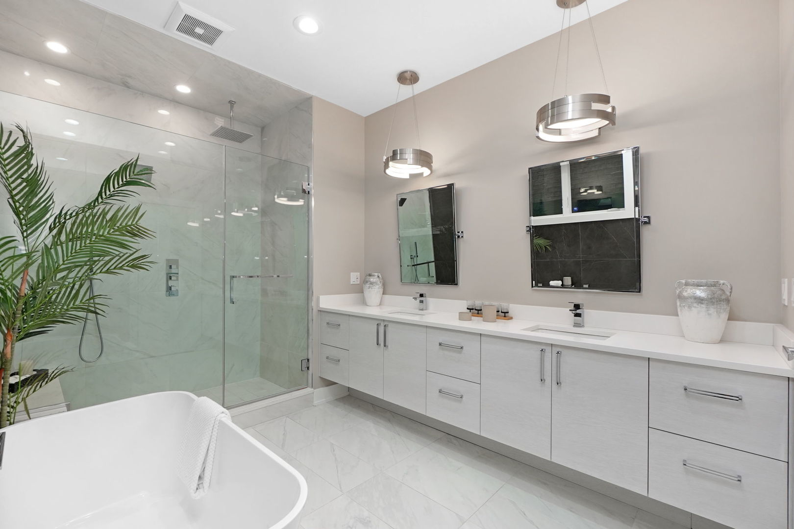 1741 W Roscoe Street Unit: 1