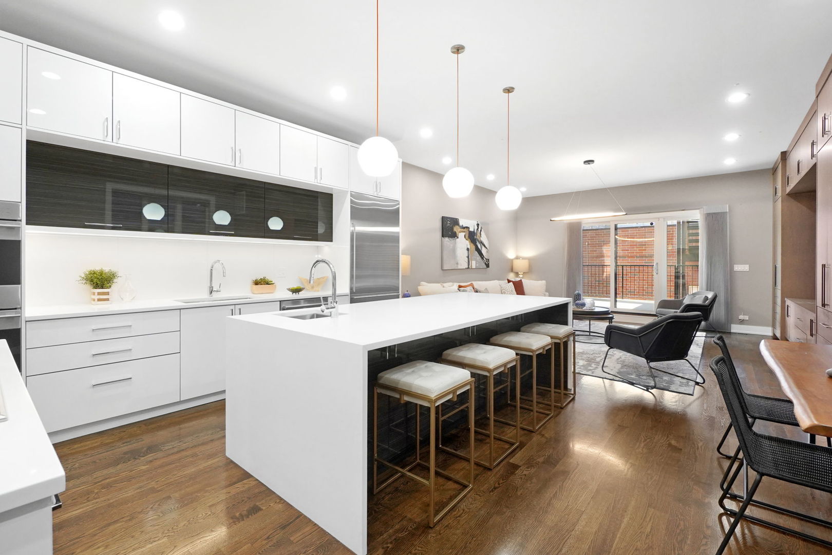 1741 W Roscoe Street Unit: 1