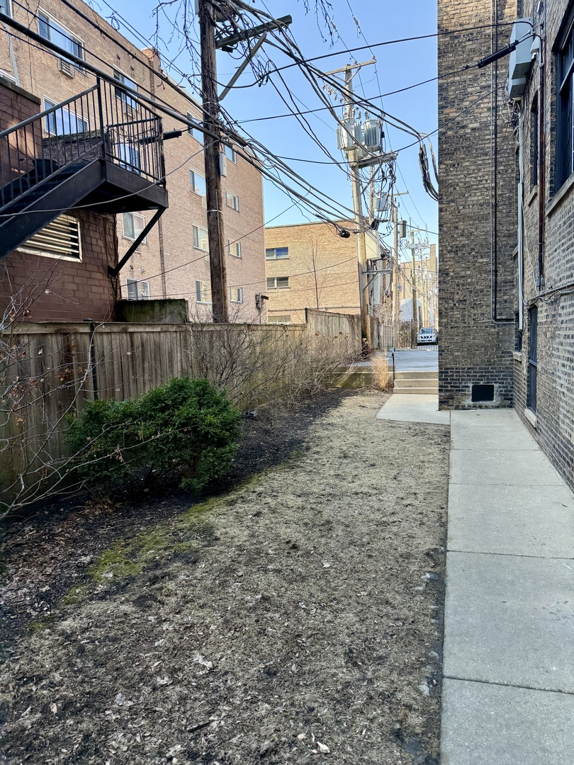 511 W Aldine Avenue Unit: 3E