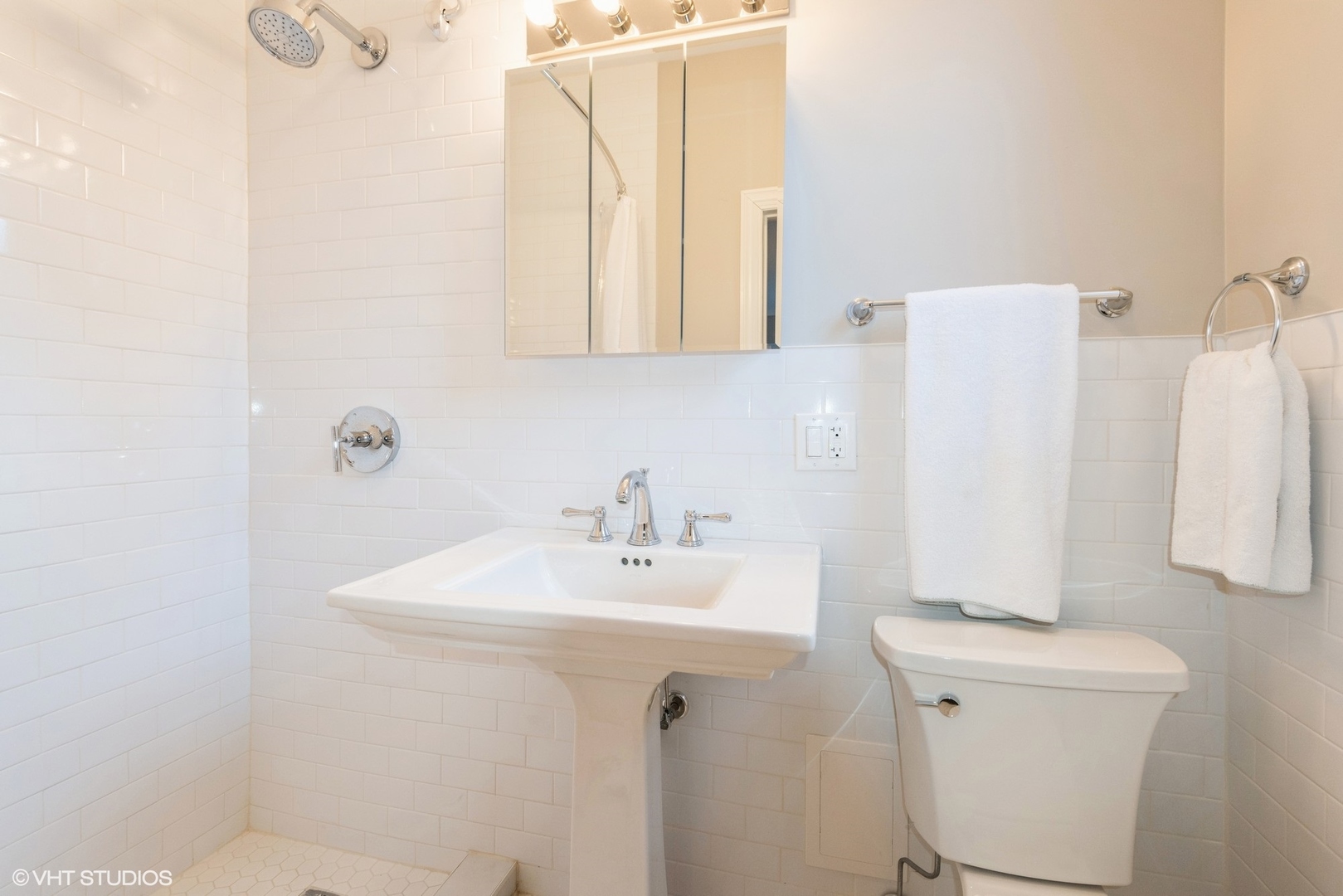 511 W Aldine Avenue Unit: 3E